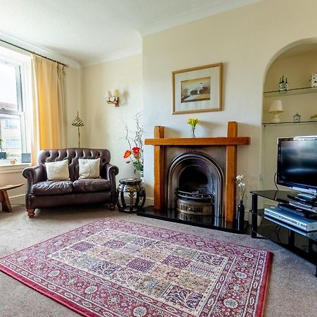 Willow Cottage - Cost 3 Bed Cottage In Penrhyn Bay With Sea Views With Access To Snowdonia Rhôs-on-Sea Kültér fotó