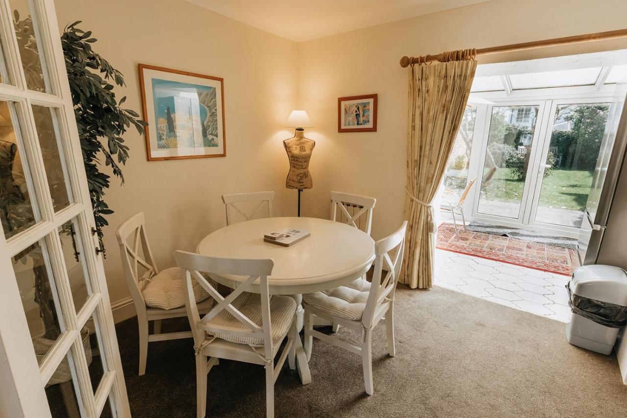 Willow Cottage - Cost 3 Bed Cottage In Penrhyn Bay With Sea Views With Access To Snowdonia Rhôs-on-Sea Kültér fotó