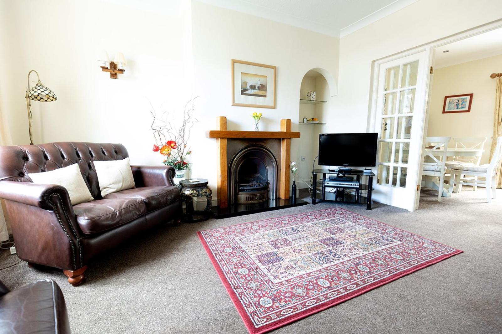 Willow Cottage - Cost 3 Bed Cottage In Penrhyn Bay With Sea Views With Access To Snowdonia Rhôs-on-Sea Kültér fotó