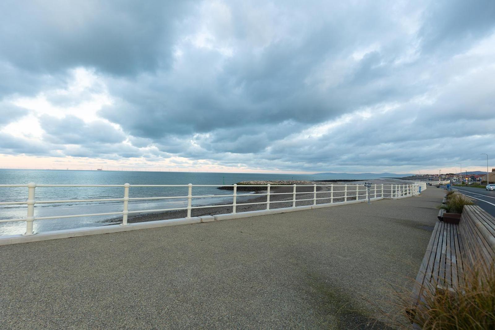 Willow Cottage - Cost 3 Bed Cottage In Penrhyn Bay With Sea Views With Access To Snowdonia Rhôs-on-Sea Kültér fotó